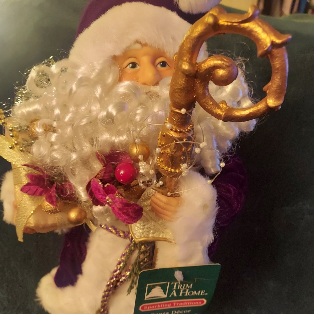 Vintage Santa decor